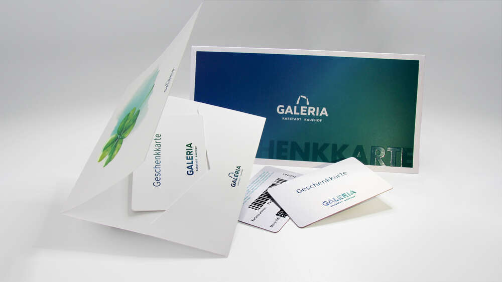 Effektlacke als Highlights für Augen und Finger